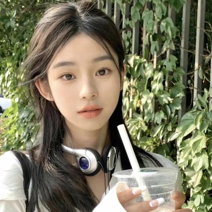 背鸭子的男孩